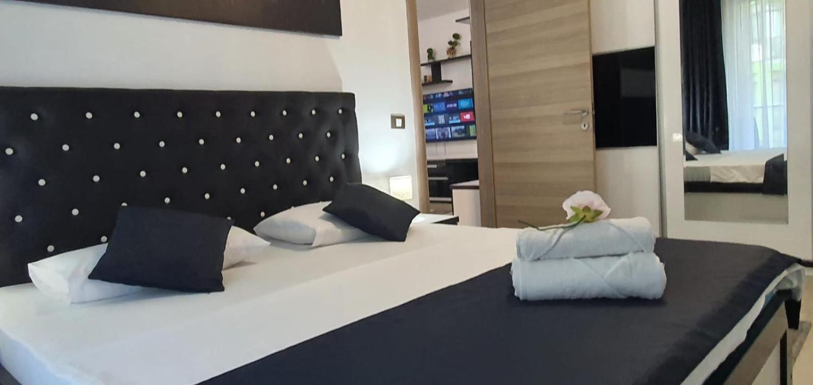 Alezzi Luxury Apartment Spa Resort Piscina Incalzita Sauna Parking Navodari Ngoại thất bức ảnh